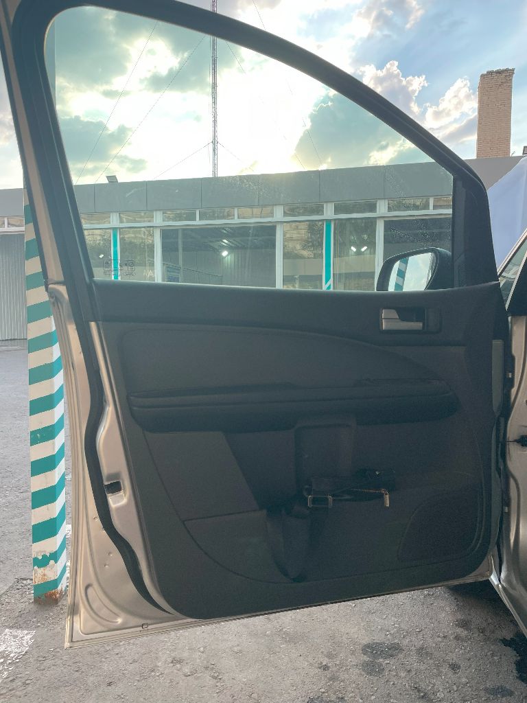 Продам ford focus c-max 1.8, механика, 2004г, 360000 км! 560000 р. полностью обслуженный автомобиль, пригнанный из германии 3 года назад! здесь один владелец! масло заменено, месяц назад сделан капремонт головки двигателя, кольца заменены год назад. месяц назад заменен комплект цепи, поменяны ремни, перебраны стартер и генератор и т. д.(остальное по телефону), живой, комфортный автомобиль! возможен обмен на паркетник( нужна машина повыше) в салоне не курили. зимняя резина в комплекте. возможен обмен. кузов в родной краске. установлен газ( вписан в птс)фен 3916641. возможен торг при осмотре. - фотография - 11