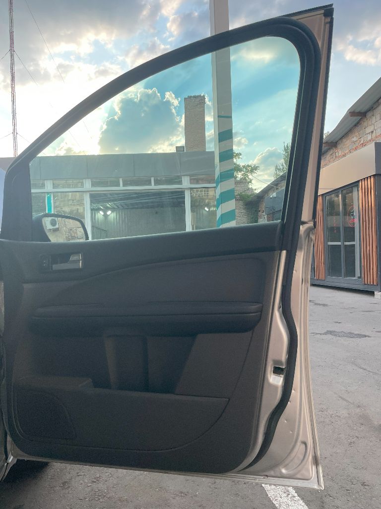 Продам ford focus c-max 1.8, механика, 2004г, 360000 км! 560000 р. полностью обслуженный автомобиль, пригнанный из германии 3 года назад! здесь один владелец! масло заменено, месяц назад сделан капремонт головки двигателя, кольца заменены год назад. месяц назад заменен комплект цепи, поменяны ремни, перебраны стартер и генератор и т. д.(остальное по телефону), живой, комфортный автомобиль! возможен обмен на паркетник( нужна машина повыше) в салоне не курили. зимняя резина в комплекте. возможен обмен. кузов в родной краске. установлен газ( вписан в птс)фен 3916641. возможен торг при осмотре. - фотография - 5