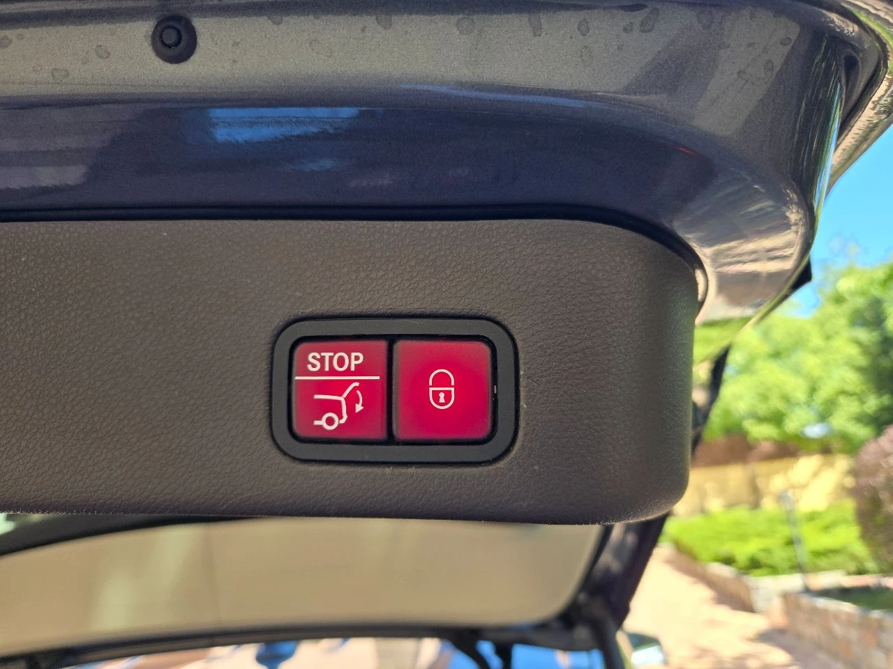 Продаётся mercedes-benz gle серого цвета, 2018 года выпуска, с пробегом 80 000 километров. в птс 1 владелец. объем двигателя 3,5 литра, мощность 306 лошадиных сил. тип двигателя бензиновый, коробка автоматическая. привод полный. автомобиль в отличном состоянии, не требует никаких дополнительных вложений. стоимость автомобиля 4 650 000 рублей. если вы ищете надежный и стильный автомобиль, то это идеальный выбор для вас! звоните и приезжайте на осмотр! продажа от хозяина. семейный автомобиль. пригонялся под себя. эксплуатирует супруга. поворотные фары, пакет amg, музыка харман кордон, натуральное дерево в отделке, обзор 360 и тд. и т. п. отличный бензиновый надежнейший атмосферник обьемом 3.5 литра. никаких проблем на долгий срок эксплуатации. иван +79493513828 - фотография - 17