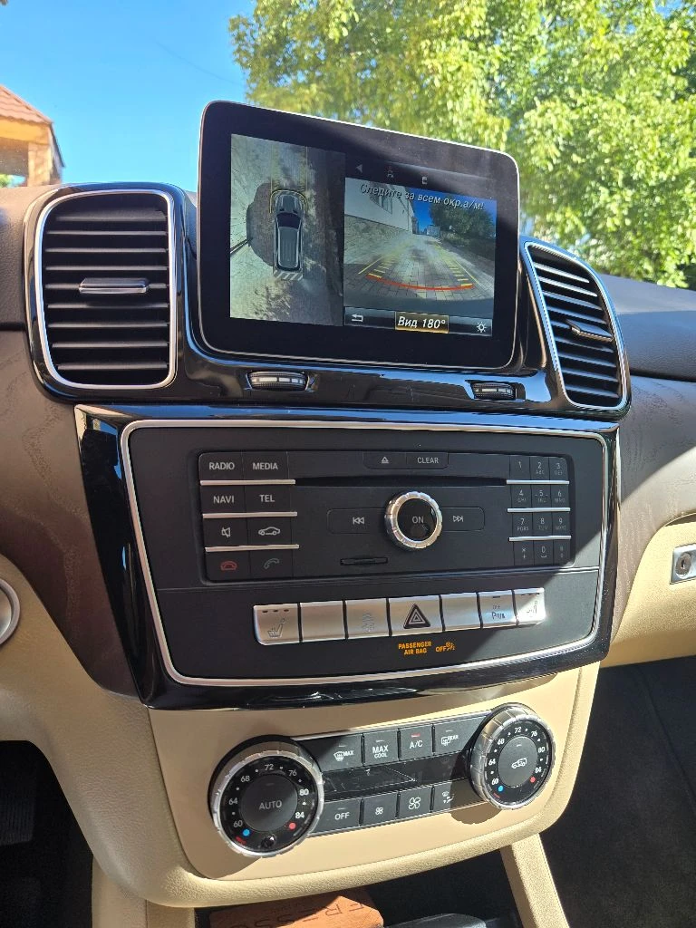 Продаётся mercedes-benz gle серого цвета, 2018 года выпуска, с пробегом 80 000 километров. в птс 1 владелец. объем двигателя 3,5 литра, мощность 306 лошадиных сил. тип двигателя бензиновый, коробка автоматическая. привод полный. автомобиль в отличном состоянии, не требует никаких дополнительных вложений. стоимость автомобиля 4 650 000 рублей. если вы ищете надежный и стильный автомобиль, то это идеальный выбор для вас! звоните и приезжайте на осмотр! продажа от хозяина. семейный автомобиль. пригонялся под себя. эксплуатирует супруга. поворотные фары, пакет amg, музыка харман кордон, натуральное дерево в отделке, обзор 360 и тд. и т. п. отличный бензиновый надежнейший атмосферник обьемом 3.5 литра. никаких проблем на долгий срок эксплуатации. иван +79493513828 - фотография - 12