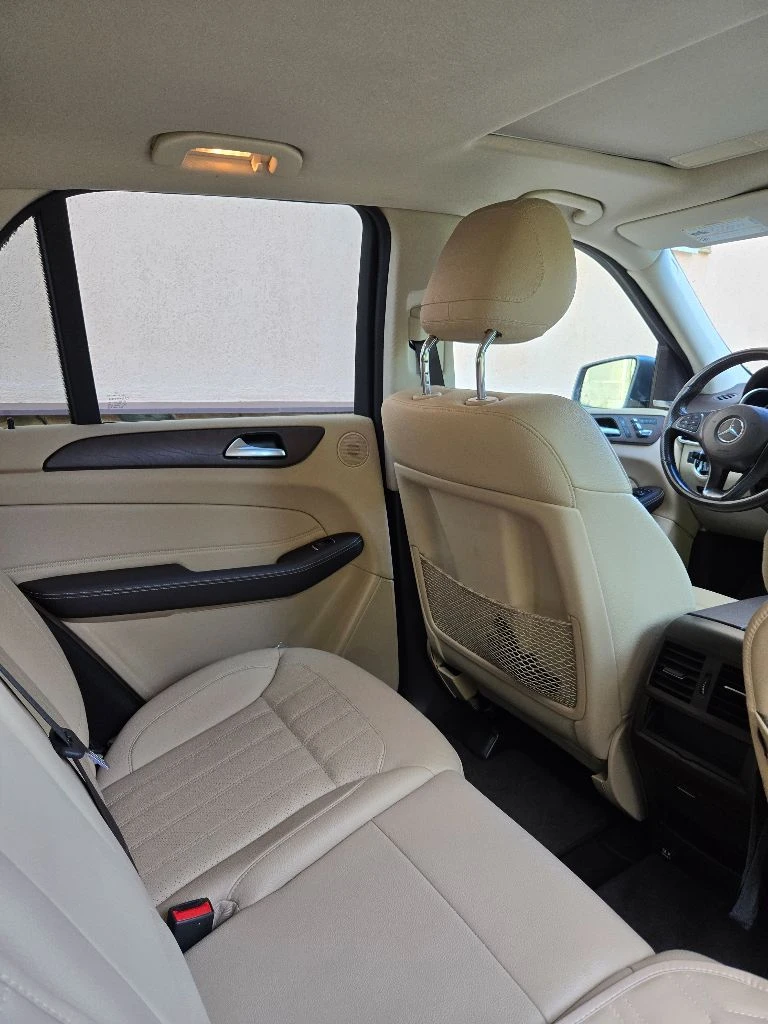 Продаётся mercedes-benz gle серого цвета, 2018 года выпуска, с пробегом 80 000 километров. в птс 1 владелец. объем двигателя 3,5 литра, мощность 306 лошадиных сил. тип двигателя бензиновый, коробка автоматическая. привод полный. автомобиль в отличном состоянии, не требует никаких дополнительных вложений. стоимость автомобиля 4 650 000 рублей. если вы ищете надежный и стильный автомобиль, то это идеальный выбор для вас! звоните и приезжайте на осмотр! продажа от хозяина. семейный автомобиль. пригонялся под себя. эксплуатирует супруга. поворотные фары, пакет amg, музыка харман кордон, натуральное дерево в отделке, обзор 360 и тд. и т. п. отличный бензиновый надежнейший атмосферник обьемом 3.5 литра. никаких проблем на долгий срок эксплуатации. иван +79493513828 - фотография - 6