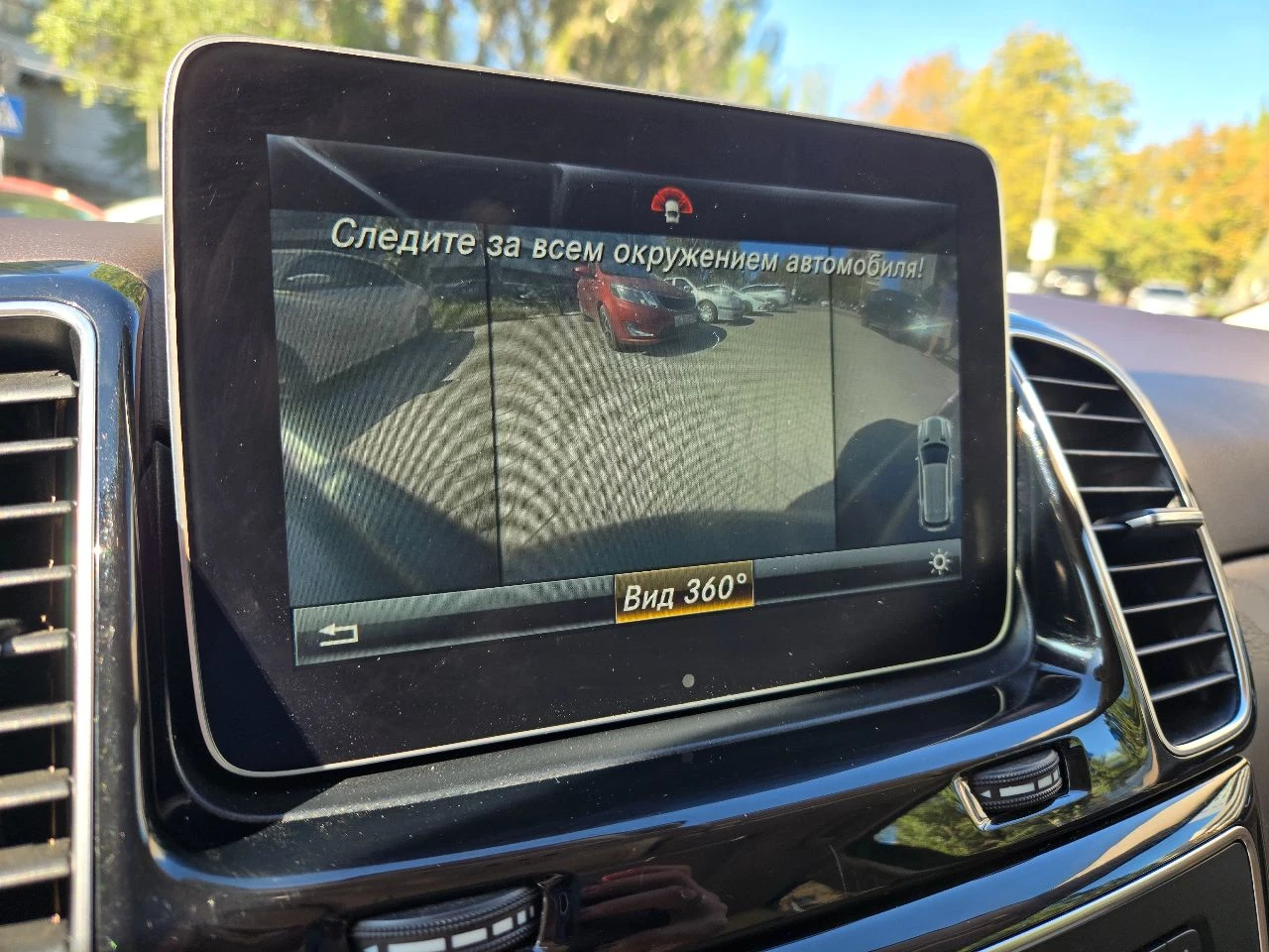 Продаётся mercedes-benz gle серого цвета, 2018 года выпуска, с пробегом 80 000 километров. в птс 1 владелец. объем двигателя 3,5 литра, мощность 306 лошадиных сил. тип двигателя бензиновый, коробка автоматическая. привод полный. автомобиль в отличном состоянии, не требует никаких дополнительных вложений. стоимость автомобиля 4 650 000 рублей. если вы ищете надежный и стильный автомобиль, то это идеальный выбор для вас! звоните и приезжайте на осмотр! продажа от хозяина. семейный автомобиль. пригонялся под себя. эксплуатирует супруга. поворотные фары, пакет amg, музыка харман кордон, натуральное дерево в отделке, обзор 360 и тд. и т. п. отличный бензиновый надежнейший атмосферник обьемом 3.5 литра. никаких проблем на долгий срок эксплуатации. иван +79493513828 - фотография - 14