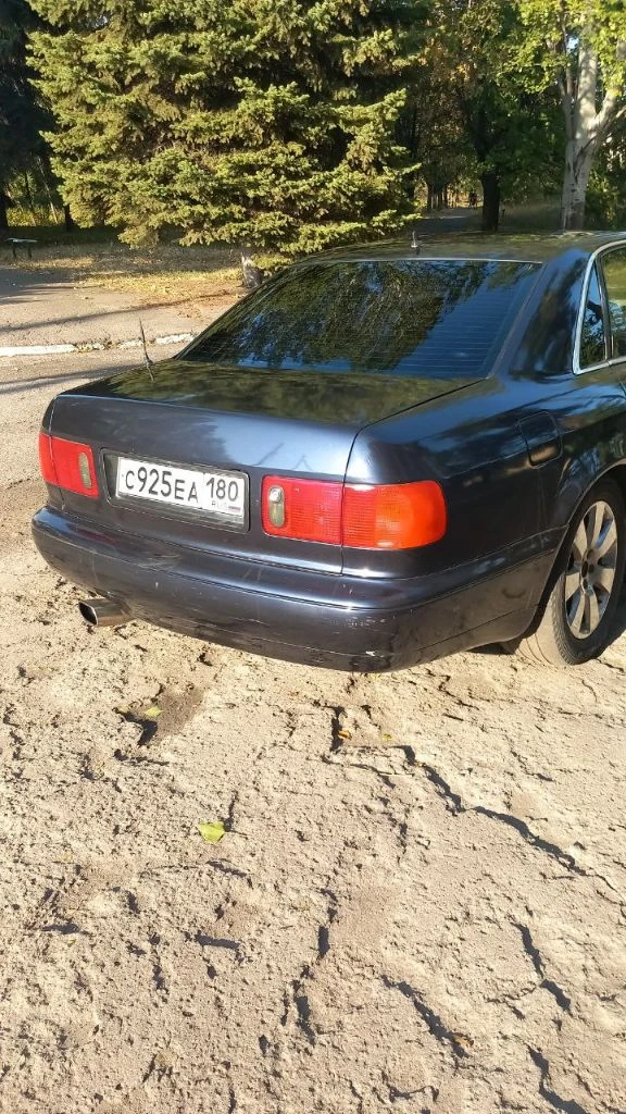 Продается audi a8 d2 1996 г. в. легенда немецкого автопрома. год: 1996 кузов: седан (d2) двигатель: 2.8 бензин кпп: механическая передний привод цвет кузова: тёмно синий машина в хорошем состоянии для своего возраста. все основные системы работают. отличный вариант для ценителя или как первый автомобиль в надежные руки. продажа от собственика обязательно с переоформлением звоните, отвечу на все вопросы. авто находится в горловке цена 380000 рублей номер для связи +79494919568 на этом же номере есть телеграмм - фотография - 8