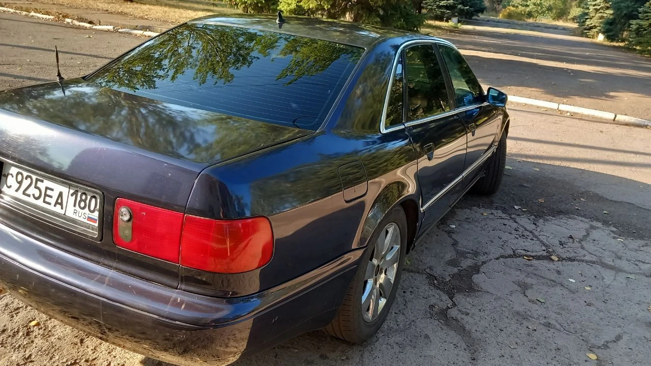 Продается audi a8 d2 1996 г. в. легенда немецкого автопрома. год: 1996 кузов: седан (d2) двигатель: 2.8 бензин кпп: механическая передний привод цвет кузова: тёмно синий машина в хорошем состоянии для своего возраста. все основные системы работают. отличный вариант для ценителя или как первый автомобиль в надежные руки. продажа от собственика обязательно с переоформлением звоните, отвечу на все вопросы. авто находится в горловке цена 380000 рублей номер для связи +79494919568 на этом же номере есть телеграмм - фотография - 4