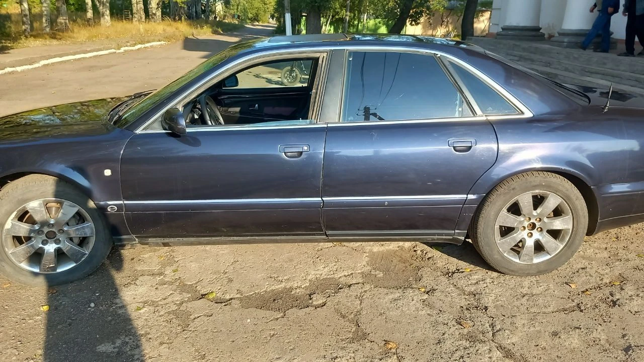 Продается audi a8 d2 1996 г. в. легенда немецкого автопрома. год: 1996 кузов: седан (d2) двигатель: 2.8 бензин кпп: механическая передний привод цвет кузова: тёмно синий машина в хорошем состоянии для своего возраста. все основные системы работают. отличный вариант для ценителя или как первый автомобиль в надежные руки. продажа от собственика обязательно с переоформлением звоните, отвечу на все вопросы. авто находится в горловке цена 380000 рублей номер для связи +79494919568 на этом же номере есть телеграмм - фотография - 5