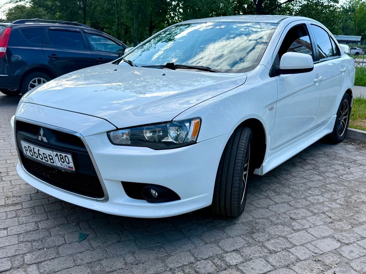 Продам: донецк mitsubishi lancer x рестайлинг 2014 года. птс: оригинал пробег:133.000 тыс км машина в отличном состоянии, без каких либо нареканий. собственник, по факту я 2-й хозяин, был перевес номеров в одной семье !пробег оригинал 100%, вся в родном окрасе, любые проверки включая сто приветствуется. диски r-17 новая резина, камера заднего вида, регистратор в зеркале, цена:1🍋75тыс руб 📲📲📲 7 949 317 52 79 - фотография - 2