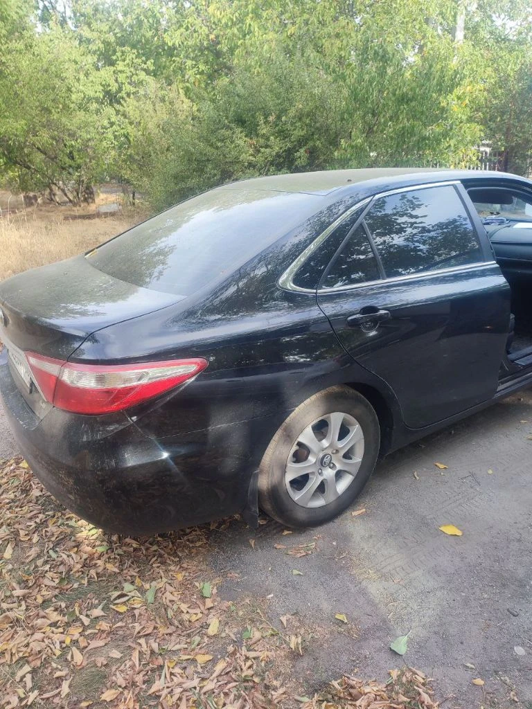 Продам тоета камри в 55 кузове 2017 года с пробегом 214 тысяч в идеальном состоянии что по кузову что по двигателю коробка работает отлично резина в хорошем состоянии и отдам комплект зимней резины цена данного автомобиля 1.7 торг звоните все расскажу по машинке+79493137845 - фотография - 2