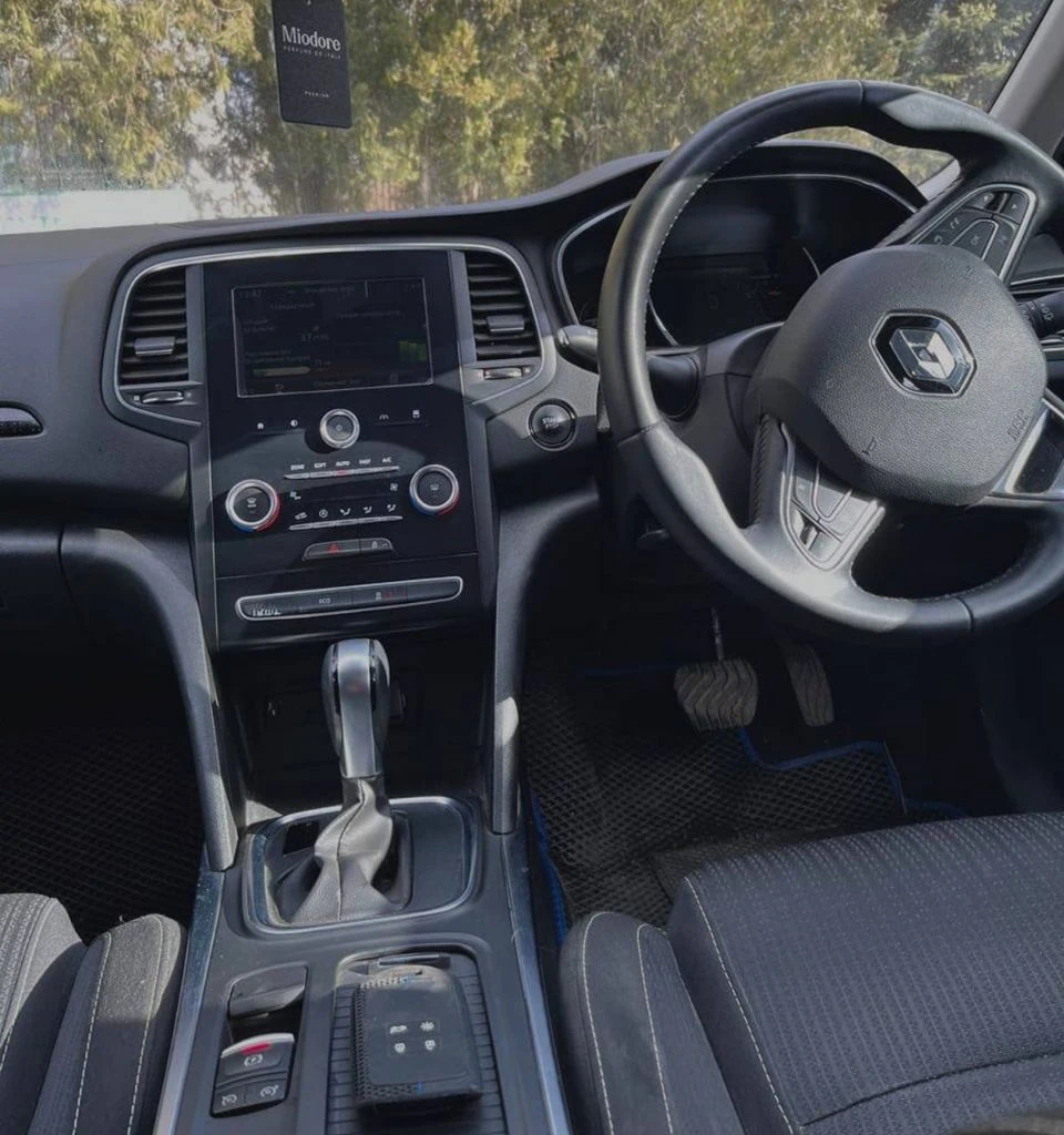 Renault megane iv (хэтчбек) 2018 года, пробег 25000км (родной), один владелец (правый руль) ⁠машина... - фотография