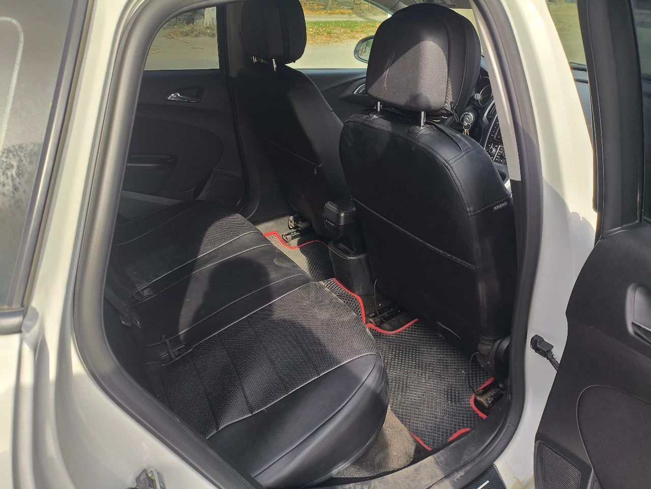 Продам opel astra j, 2012год рестайлинг, 1.6 без турбины, аккп. самая надёжная комплектация. без дтп, в родном окрасе. вложений не требует. расход топлива 7.5 l/100км бензин +79493086153 ольга - фотография - 2