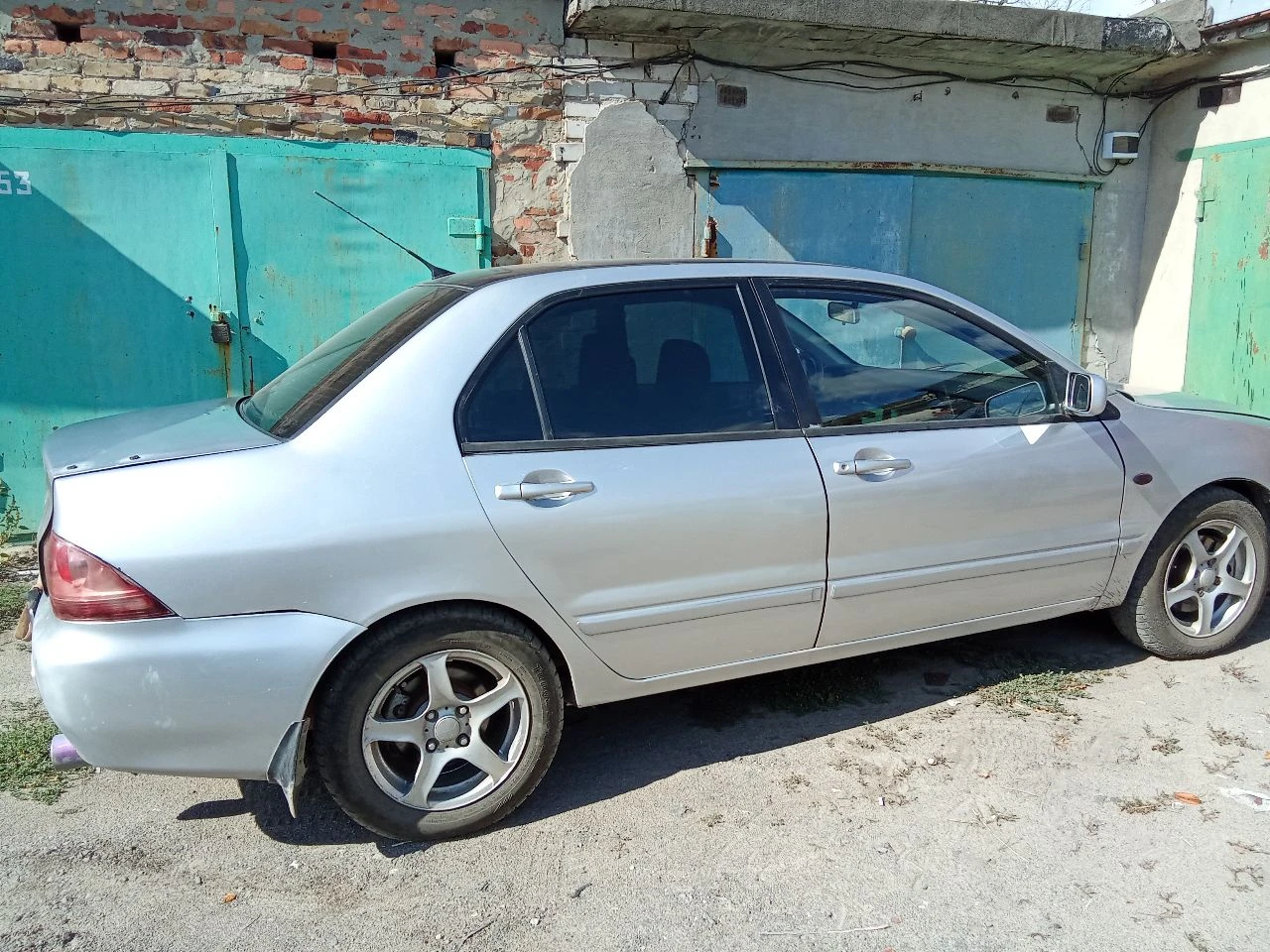 Продам мицубиси лансер 2004года цена 400 тыс. автомобиль технические в хорошем состоянии двигатель 1.6 бензин коробка автомат перебраны вся ходовая, поставлен новый генератор, резина новая, масло менял в апреле этого года. салон в ухоженном состоянии, музыка с документами порядок, продам с обязательным переоформлением тел. +79493698387 - фотография - 8