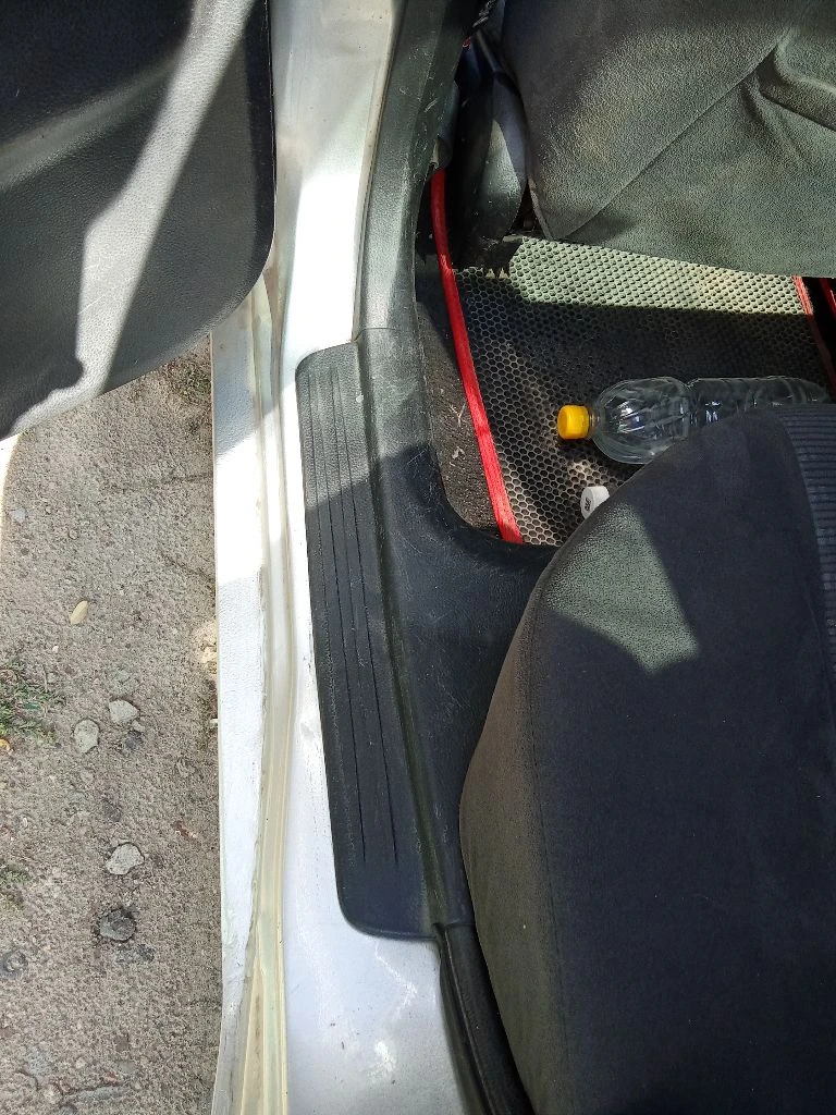 Продам мицубиси лансер 2004года цена 400 тыс. автомобиль технические в хорошем состоянии двигатель 1.6 бензин коробка автомат перебраны вся ходовая, поставлен новый генератор, резина новая, масло менял в апреле этого года. салон в ухоженном состоянии, музыка с документами порядок, продам с обязательным переоформлением тел. +79493698387 - фотография - 6