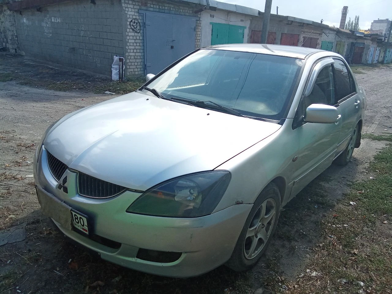 Продам мицубиси лансер 2004года цена 400 тыс. автомобиль технические в хорошем состоянии двигатель 1.6 бензин коробка автомат перебраны вся ходовая, поставлен новый генератор, резина новая, масло менял в апреле этого года. салон в ухоженном состоянии, музыка с документами порядок, продам с обязательным переоформлением тел. +79493698387 - фотография - 2