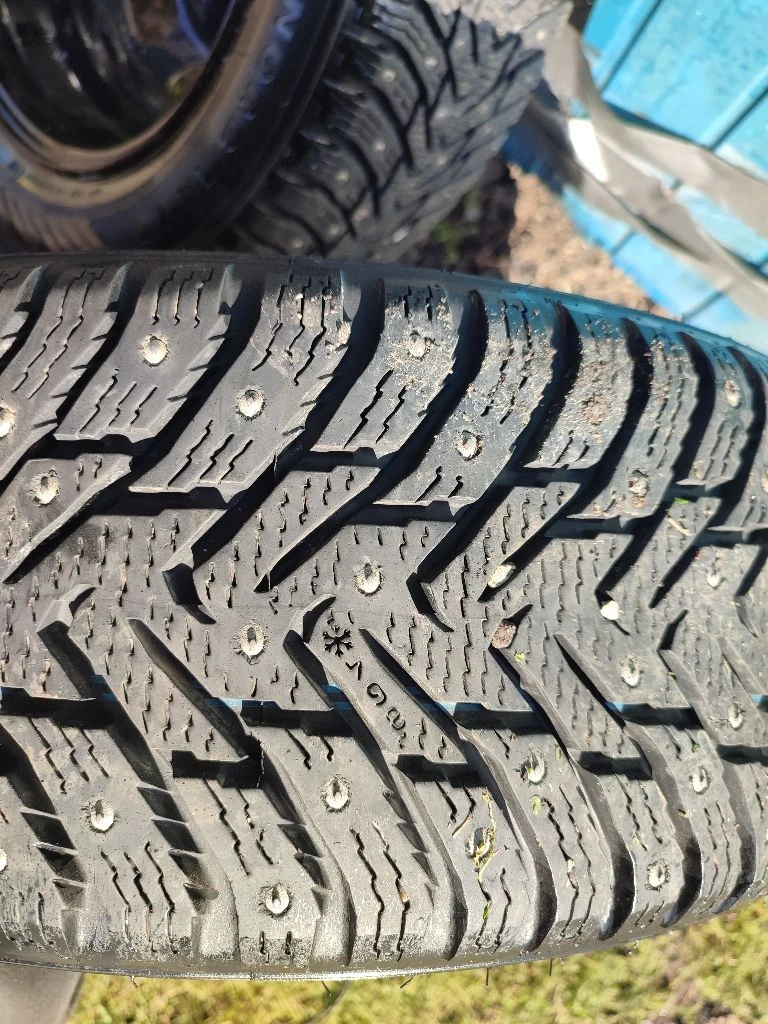 Продам. комплект колёс. 4. шт. разболтовка. 5. *114;3. * 16. диски. рено. резина. нокиан - фотография