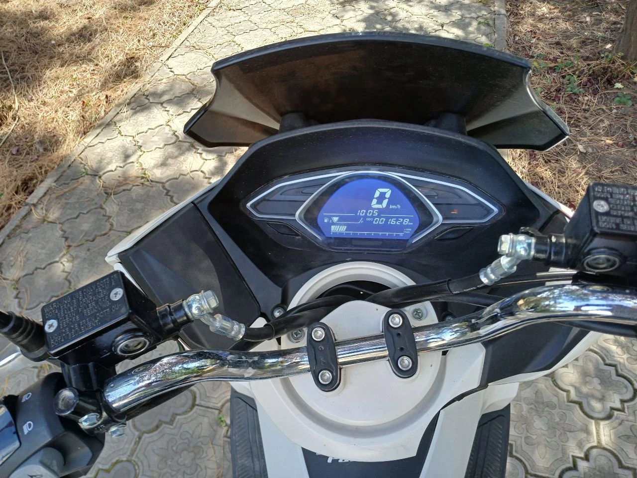 Продам мотоцикл находится в петровском районе все вопросы по телефону +79496457433 цена 120000 руб - фотография - 1