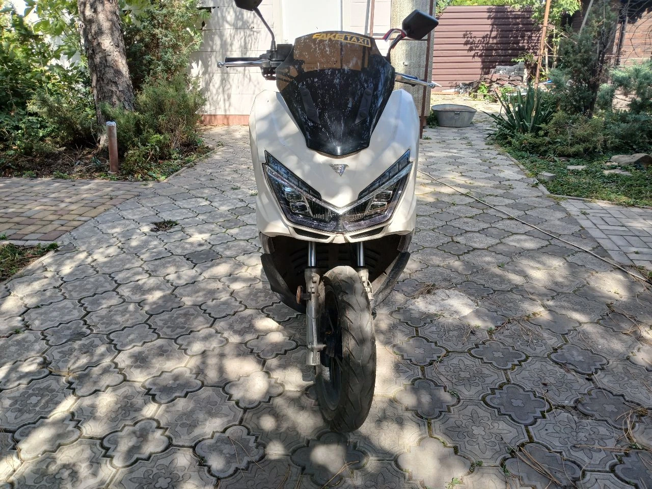 Продам мотоцикл находится в петровском районе все вопросы по телефону +79496457433 цена 120000 руб - фотография - 4