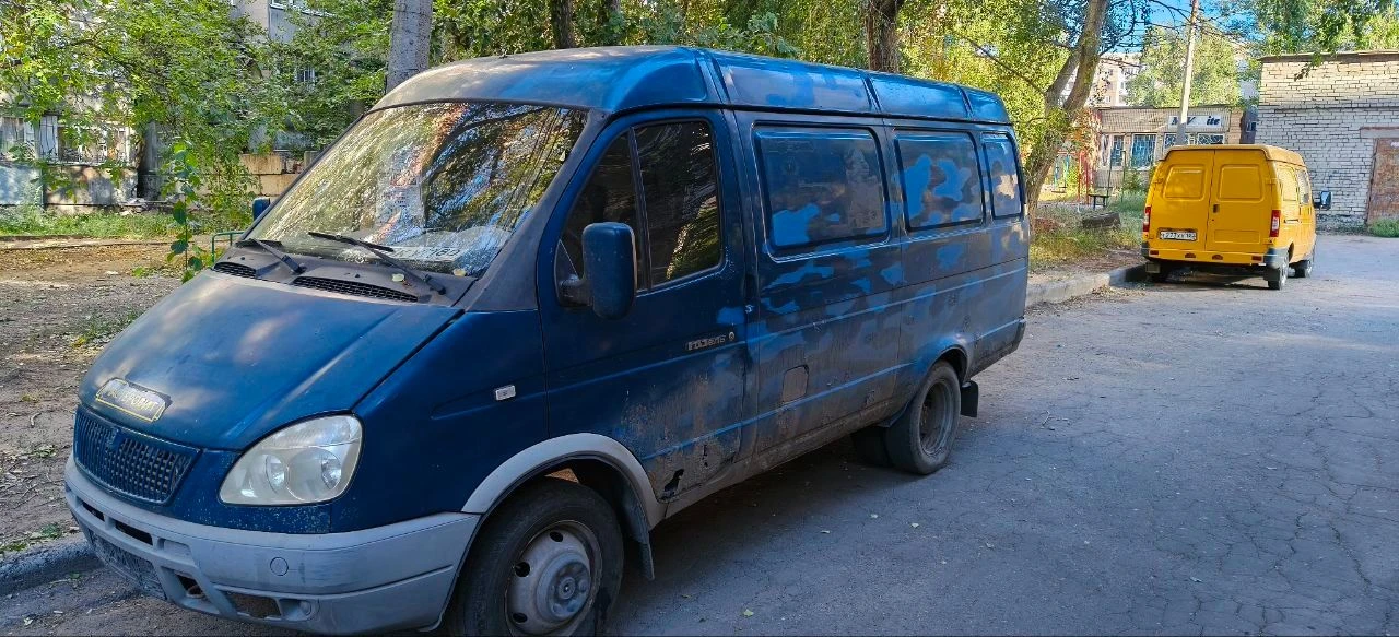 Продам газель газ 2705, год выпуска 2006, грузовой фургон. ходовка обслужена хорошо. цена 450т, возможен торг у капота. - фотография - 2