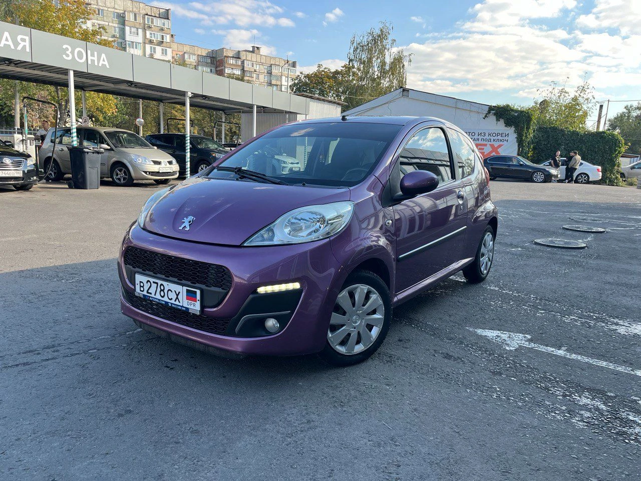 Пежо 107.. .2013 пробег 87700 км. ..автомат- робот. . первый хозяин. . все хорошем сост. .расход 3.5 - 5 литров. ..это копия тойота ауго. .цена 610.. . руб +79493353529 +79494887489 связь бывает не очень машина в центре донецка - фотография - 6