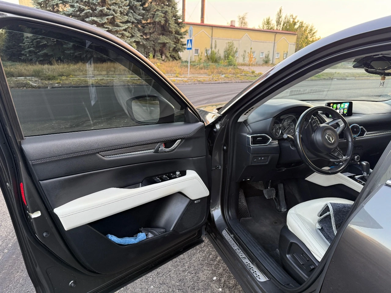 Продам mazda cx5, 2017 г. в. я собственник 2,5л. акпп полный привод 122000 км пробег комплектация: адаптивный круиз (разгоняется, тормозит самостоятельно, предотвращение столкновения) удержание в полосе адаптивный свет led (авто свет, авто дальний, следование за рулем), дхо датчик дождя датчики слепых зон датчики давления шин камера заднего вида кожаный салон двухзонный климат подогрев передних сидений электронная регулировка водительского сиденья люк auto на всех 4х окнах carplay/android auto + штатная навигация музыка bose штатный сабвуфер в запаске электронный привод багажника бесключевой доступ два комплекта ключей сигнализация starline с автозапуском бережная эксплуатация и своевременное обслуживание второй комплект колес с зимней шипованой резиной 2 550 000₽ - фотография - 3