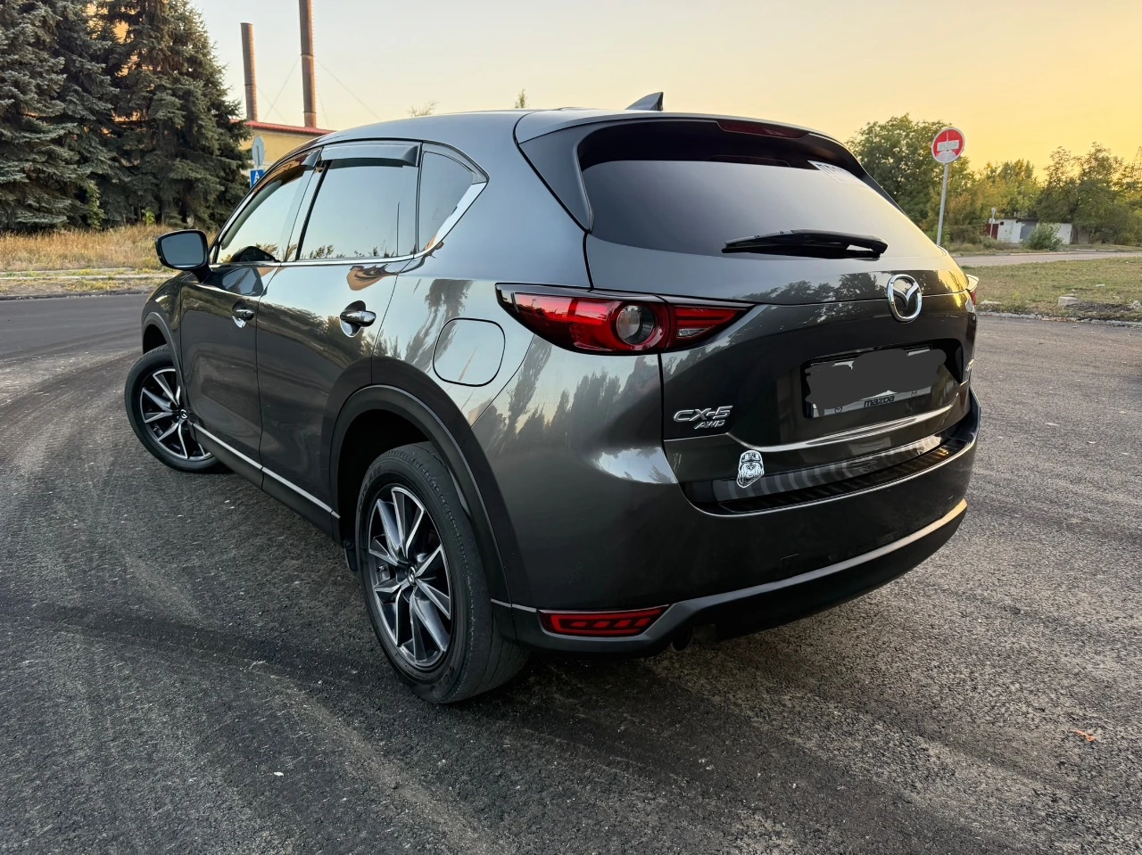 Продам mazda cx5, 2017 г. в. я собственник 2,5л. акпп полный привод 122000 км пробег комплектация: адаптивный круиз (разгоняется, тормозит самостоятельно, предотвращение столкновения) удержание в полосе адаптивный свет led (авто свет, авто дальний, следование за рулем), дхо датчик дождя датчики слепых зон датчики давления шин камера заднего вида кожаный салон двухзонный климат подогрев передних сидений электронная регулировка водительского сиденья люк auto на всех 4х окнах carplay/android auto + штатная навигация музыка bose штатный сабвуфер в запаске электронный привод багажника бесключевой доступ два комплекта ключей сигнализация starline с автозапуском бережная эксплуатация и своевременное обслуживание второй комплект колес с зимней шипованой резиной 2 550 000₽ - фотография - 2