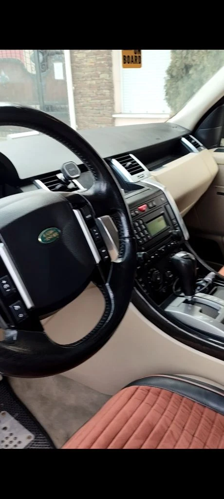 Land rover sport 2008 год автомобиль на полном ходу. пневма новая + компрессор замена всех масел и в раздатках тоже клапанные крышки новые( обе) турбины новые ( обе) прокладки выпускных коллекторов замена обслуживание только в айроверс. наряды есть. егр заглушен профессионально. магнитола андроид возможно онлайн показ. два комплекта резины. возможен обмен на бмв или мл. цена 1650000₽ +7(978)910-94-54 - фотография - 7
