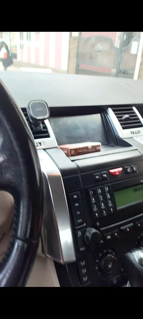 Land rover sport 2008 год автомобиль на полном ходу. пневма новая + компрессор замена всех масел и в раздатках тоже клапанные крышки новые( обе) турбины новые ( обе) прокладки выпускных коллекторов замена обслуживание только в айроверс. наряды есть. егр заглушен профессионально. магнитола андроид возможно онлайн показ. два комплекта резины. возможен обмен на бмв или мл. цена 1650000₽ +7(978)910-94-54 - фотография - 9