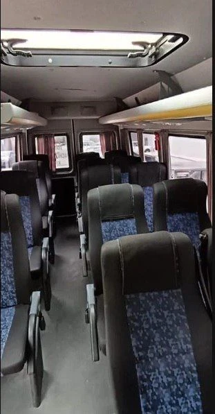 Продам микроавтобус мерседес бенц спринтер классик. 2016 год. в отличном состоянии. 16 мест. 413 cdi 2.1 mt (136 л. с. ) объём двигателя: 2.1 л тип двигателя: дизель комплект зимних шин. в салоне телевизор, две печки. вебасто. тахограф, планшет. мягкие удобные кресла. откидываются. ремни исправные на каждом кресле. замена масла в срок. цена: 2 200 000 +79595908484 - фотография - 2