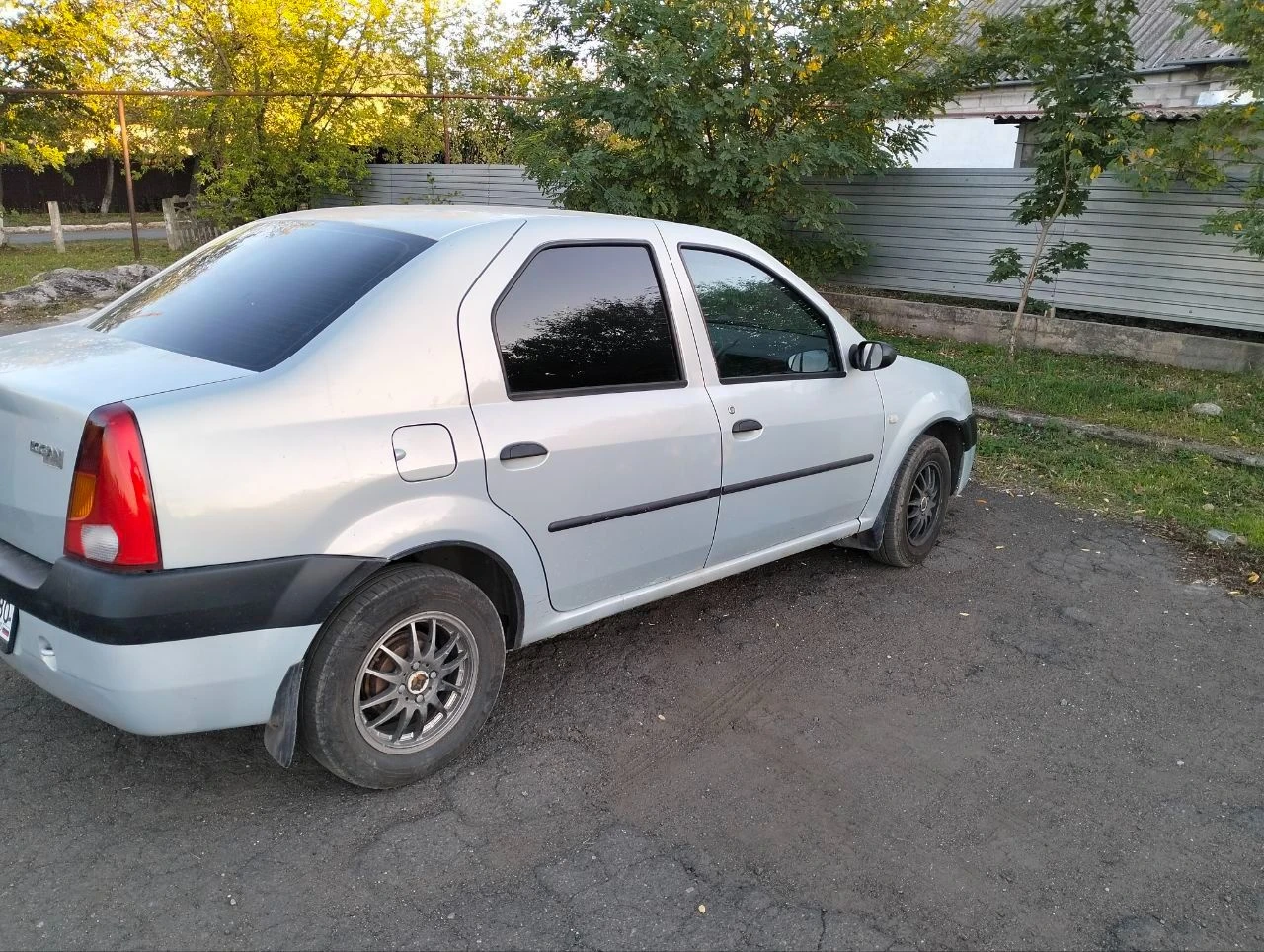 Renault logan цена - 450 000₽ город - мариуполь год выпуска - 2007 пробег - 125.000 км топливо - бен... - фотография