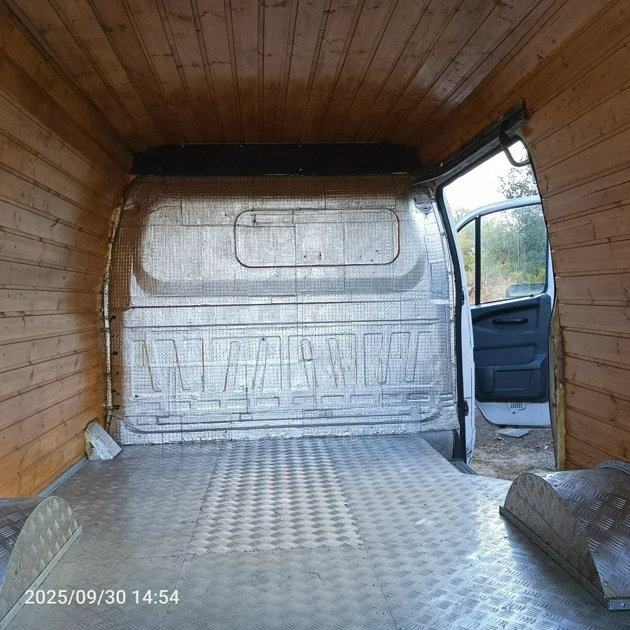 Соболь для души! из комфорта: электроподъемники, мульти-руль, торпеда бизнес, гур, качественный авто звук. далее самое интересное: соболь полностью обесшумлен кузов, кабина, дверные карты, всё обесшумивал. пол выполнен из нержавеющего алюминия, остальное это вагонка хвоя, сосна (покрывал биотонером и лаком в 2 слоя), диски литые, резина усиленная новая зимняя липучка (triangle), брал с большим профилем 225/65/16c, нигде не застрянет) зеркала боковые, новые с подогревом, стопы задние новые, фары новые (стекло), противотуманки ставил новые. свет на 10/10. вся обработана от коррозии, ни одного рыжика нет, так же шумка защищает от ржавчины! передок полностью перебран, балка перебрана, барабаны, колодки новые, рессоры новые самые мощные и при этом самые мягкие, глушитель (новый) переварен под баллоны метан, подвесной новый компрессия в каждом цилиндре идеальная. звук, очень приятный, езда очень плавная, очень хорошо набирает. движок, коробка да и вообще вся ходовая в идеальном состоянии! цена: 900.000. торга нет! делал для себя, для отдыха, можно спать в - 30 (проверял). машина в луганске. все номера читаются, не в залоге, не в кредите, запретов нет. за дополнительными фото, видео и т. д. в лс. +79591915862 (телеграм, ватсап). - фотография - 25