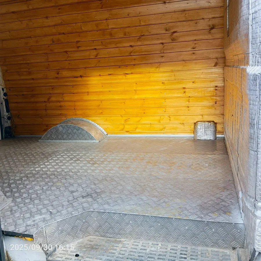 Соболь для души! из комфорта: электроподъемники, мульти-руль, торпеда бизнес, гур, качественный авто звук. далее самое интересное: соболь полностью обесшумлен кузов, кабина, дверные карты, всё обесшумивал. пол выполнен из нержавеющего алюминия, остальное это вагонка хвоя, сосна (покрывал биотонером и лаком в 2 слоя), диски литые, резина усиленная новая зимняя липучка (triangle), брал с большим профилем 225/65/16c, нигде не застрянет) зеркала боковые, новые с подогревом, стопы задние новые, фары новые (стекло), противотуманки ставил новые. свет на 10/10. вся обработана от коррозии, ни одного рыжика нет, так же шумка защищает от ржавчины! передок полностью перебран, балка перебрана, барабаны, колодки новые, рессоры новые самые мощные и при этом самые мягкие, глушитель (новый) переварен под баллоны метан, подвесной новый компрессия в каждом цилиндре идеальная. звук, очень приятный, езда очень плавная, очень хорошо набирает. движок, коробка да и вообще вся ходовая в идеальном состоянии! цена: 900.000. торга нет! делал для себя, для отдыха, можно спать в - 30 (проверял). машина в луганске. все номера читаются, не в залоге, не в кредите, запретов нет. за дополнительными фото, видео и т. д. в лс. +79591915862 (телеграм, ватсап). - фотография - 7