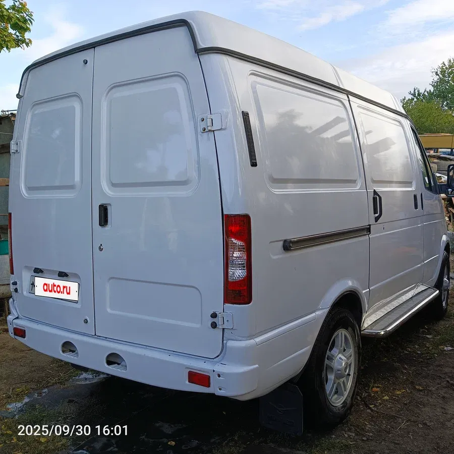 Соболь для души! из комфорта: электроподъемники, мульти-руль, торпеда бизнес, гур, качественный авто звук. далее самое интересное: соболь полностью обесшумлен кузов, кабина, дверные карты, всё обесшумивал. пол выполнен из нержавеющего алюминия, остальное это вагонка хвоя, сосна (покрывал биотонером и лаком в 2 слоя), диски литые, резина усиленная новая зимняя липучка (triangle), брал с большим профилем 225/65/16c, нигде не застрянет) зеркала боковые, новые с подогревом, стопы задние новые, фары новые (стекло), противотуманки ставил новые. свет на 10/10. вся обработана от коррозии, ни одного рыжика нет, так же шумка защищает от ржавчины! передок полностью перебран, балка перебрана, барабаны, колодки новые, рессоры новые самые мощные и при этом самые мягкие, глушитель (новый) переварен под баллоны метан, подвесной новый компрессия в каждом цилиндре идеальная. звук, очень приятный, езда очень плавная, очень хорошо набирает. движок, коробка да и вообще вся ходовая в идеальном состоянии! цена: 900.000. торга нет! делал для себя, для отдыха, можно спать в - 30 (проверял). машина в луганске. все номера читаются, не в залоге, не в кредите, запретов нет. за дополнительными фото, видео и т. д. в лс. +79591915862 (телеграм, ватсап). - фотография - 18