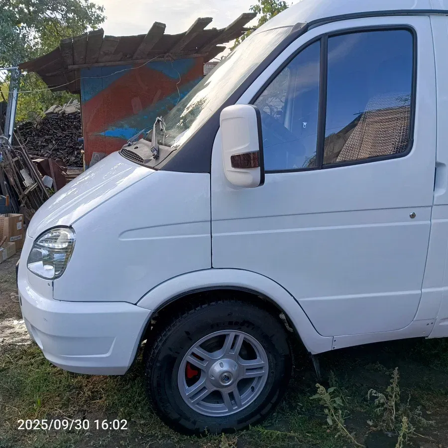 Соболь для души! из комфорта: электроподъемники, мульти-руль, торпеда бизнес, гур, качественный авто звук. далее самое интересное: соболь полностью обесшумлен кузов, кабина, дверные карты, всё обесшумивал. пол выполнен из нержавеющего алюминия, остальное это вагонка хвоя, сосна (покрывал биотонером и лаком в 2 слоя), диски литые, резина усиленная новая зимняя липучка (triangle), брал с большим профилем 225/65/16c, нигде не застрянет) зеркала боковые, новые с подогревом, стопы задние новые, фары новые (стекло), противотуманки ставил новые. свет на 10/10. вся обработана от коррозии, ни одного рыжика нет, так же шумка защищает от ржавчины! передок полностью перебран, балка перебрана, барабаны, колодки новые, рессоры новые самые мощные и при этом самые мягкие, глушитель (новый) переварен под баллоны метан, подвесной новый компрессия в каждом цилиндре идеальная. звук, очень приятный, езда очень плавная, очень хорошо набирает. движок, коробка да и вообще вся ходовая в идеальном состоянии! цена: 900.000. торга нет! делал для себя, для отдыха, можно спать в - 30 (проверял). машина в луганске. все номера читаются, не в залоге, не в кредите, запретов нет. за дополнительными фото, видео и т. д. в лс. +79591915862 (телеграм, ватсап). - фотография - 16