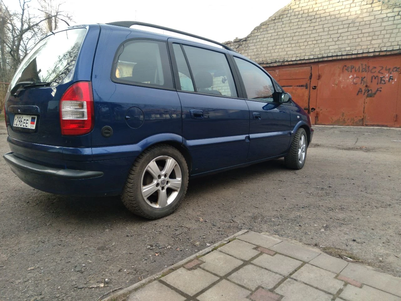 Продам запаску на опель зафира а 205.55.р16 титан - фотография