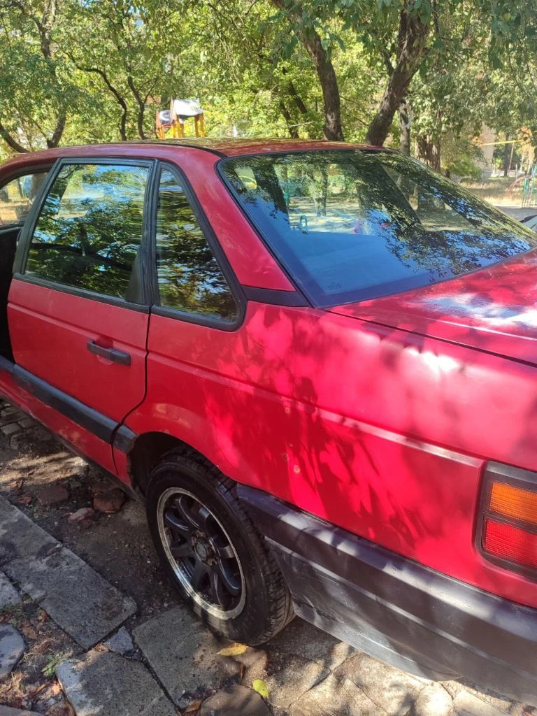 Volkswagen passat b3,1990, двс 1,8 бензин. после капремонта двс 30000км. расход по трассе 7,5,по городу 10. цена 200.000руб. торг. контактный телефон +79493159799 - фотография - 3