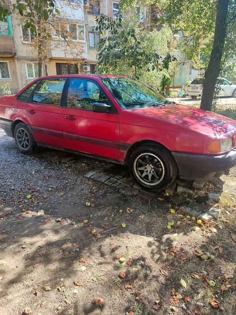 Volkswagen passat b3,1990, двс 1,8 бензин. после капремонта двс 30000км. расход по трассе 7,5,по городу 10. цена 200.000руб. торг. контактный телефон +79493159799 - фотография - 7