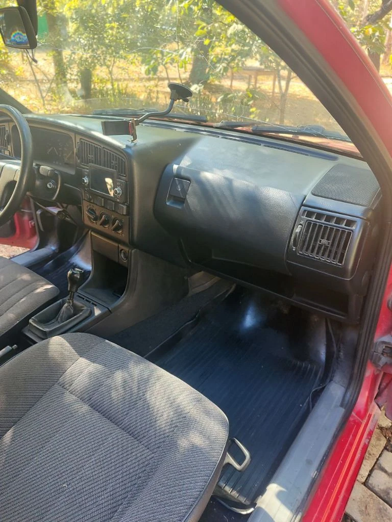 Volkswagen passat b3,1990, двс 1,8 бензин. после капремонта двс 30000км. расход по трассе 7,5,по городу 10. цена 200.000руб. торг. контактный телефон +79493159799 - фотография - 8