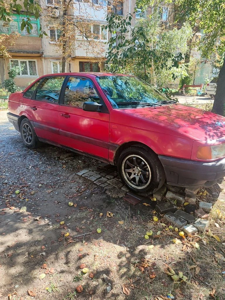 Volkswagen passat b3,1990, двс 1,8 бензин. после капремонта двс 30000км. расход по трассе 7,5,по городу 10. цена 200.000руб. торг. контактный телефон +79493159799 - фотография - 2