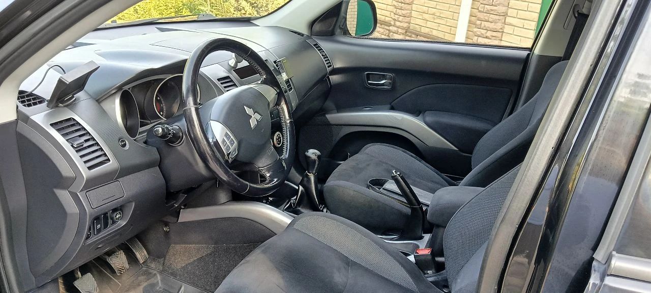 Mitsubishi outlander xl 2008 г. , полный привод, 208 т. к. пробег, я один владелец, без дтп, 1,1 млн. продаю автомобиль, за которым ухаживал с любовью и вниманием к деталям. это не просто транспорт, а вложение, которое окупится вашим спокойствием на годы вперёд. главные преимущества: ✔ безупречная история: один владелец по птс. всегда хранился в гараже. полное отсутствие дтп и крашеных деталей. всё родное, как с завода. ✔ здоровье кузова: машина японской сборки (не калужская). регулярно проходила антикоррозийную обработку. последняя — 2 года назад. полная защита от российских зим. ✔ экономичная эксплуатация: установлена топовая итальянская гбо brc (газ). надёжная и экономичная система. оригинальные диски и зимняя резина toyo в подарок. техническая информация: год: 2008 объем: 2.4 л пробег: 208 000 км (только по делу) гбо: brc (италия) комплект зимней резины: toyo на литых дисках r18 автомобитль готов к эксплуатации без лишних вложений и скрытых сюрпризов. звоните, чтобы назначить осмотр. - фотография - 4