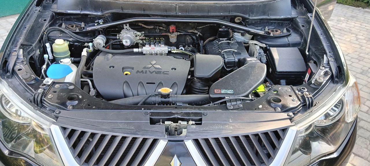 Mitsubishi outlander xl 2008 г. , полный привод, 208 т. к. пробег, я один владелец, без дтп, 1,1 млн. продаю автомобиль, за которым ухаживал с любовью и вниманием к деталям. это не просто транспорт, а вложение, которое окупится вашим спокойствием на годы вперёд. главные преимущества: ✔ безупречная история: один владелец по птс. всегда хранился в гараже. полное отсутствие дтп и крашеных деталей. всё родное, как с завода. ✔ здоровье кузова: машина японской сборки (не калужская). регулярно проходила антикоррозийную обработку. последняя — 2 года назад. полная защита от российских зим. ✔ экономичная эксплуатация: установлена топовая итальянская гбо brc (газ). надёжная и экономичная система. оригинальные диски и зимняя резина toyo в подарок. техническая информация: год: 2008 объем: 2.4 л пробег: 208 000 км (только по делу) гбо: brc (италия) комплект зимней резины: toyo на литых дисках r18 автомобитль готов к эксплуатации без лишних вложений и скрытых сюрпризов. звоните, чтобы назначить осмотр. - фотография - 3