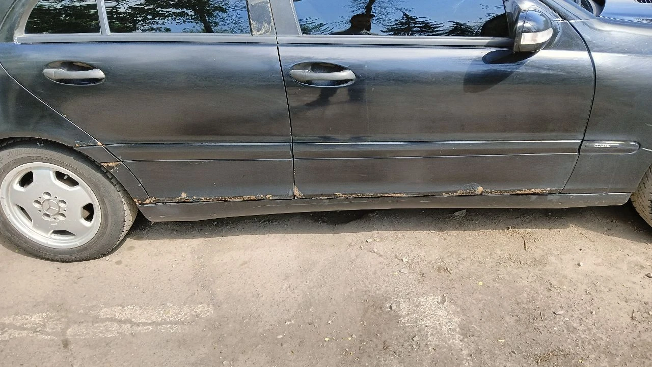 Продам мерседес w203.2001 года. двигатель 2 литра. механика 6 скоростей. масло не ест. двигатель обычный атмосферный. 111 мотор. состояние видно по фото. +79494227275. звоните пишите. хочу 450 тысяч. звоните договоримся. - фотография - 6