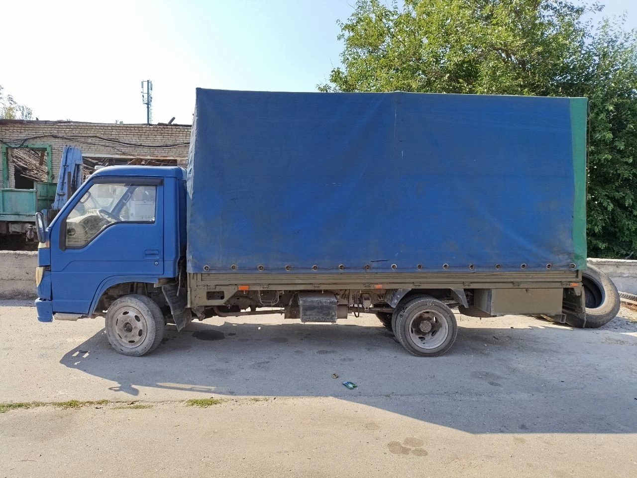 Продам бортовой грузовик фотон олин1043, сел поехал, 2005год, 3-х тонник, 3.7простой дизель, механика 5-ти ступка, будка 4метра. с документами порядок. смотреть в донецке. 400000р. +79494708166 - фотография - 14