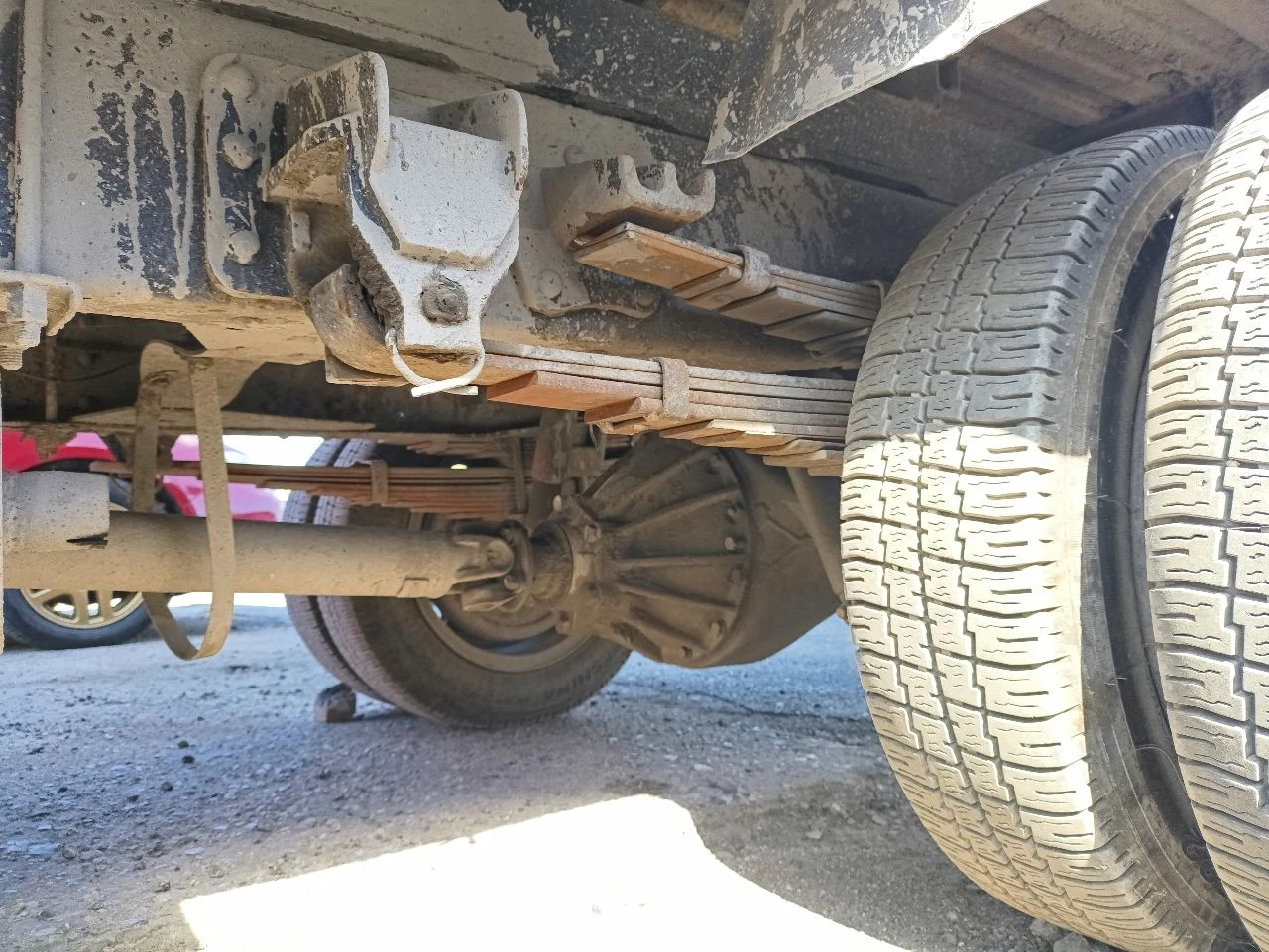 Продам бортовой грузовик фотон олин1043, сел поехал, 2005год, 3-х тонник, 3.7простой дизель, механика 5-ти ступка, будка 4метра. с документами порядок. смотреть в донецке. 400000р. +79494708166 - фотография - 11