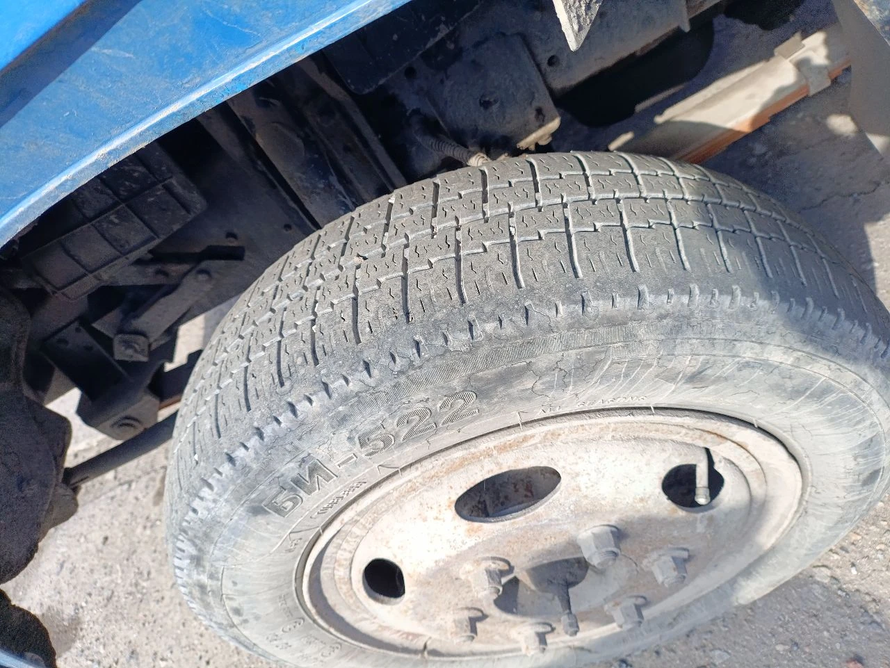 Продам бортовой грузовик фотон олин1043, сел поехал, 2005год, 3-х тонник, 3.7простой дизель, механика 5-ти ступка, будка 4метра. с документами порядок. смотреть в донецке. 400000р. +79494708166 - фотография - 12