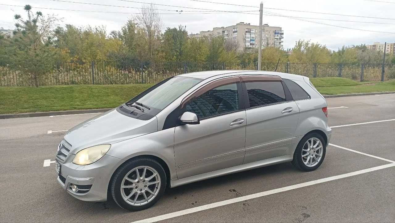 Продам mercedes benz класс б, кузов 245 - в хорошем состояние. автомобиль покупался в 2020 году в грузии с пробегом 59000 тыс. (есть подтверждающий документ по данному пробегу). в настоящее время оригинальный пробег 149000. машина находится в хорошем (очень ухоженном) состоянии. все всегда обслуживалось вовремя и на расходники вышесреднего качества. последняя замена масла в двигатели на 143000, а в коробке на 134000. проблем по ходовке, двигателю и коробке нет никаких. комплектация спорт. есть не значительные сколы по машине. продаю связи с покупкой новой машины. своевременно обслуживался. куплен не в кредит. оригинальный птс. кузов в родной краске. не участвовал в дтп. в салоне не курили. зимняя резина в комплекте. зимняя резина в комплекте. летняя резина в комплекте. обмен не интересует. возможен торг при осмотре. возможен торг при осмотре. тел. +79281538202 (вацап, телеграмм) - фотография - 4