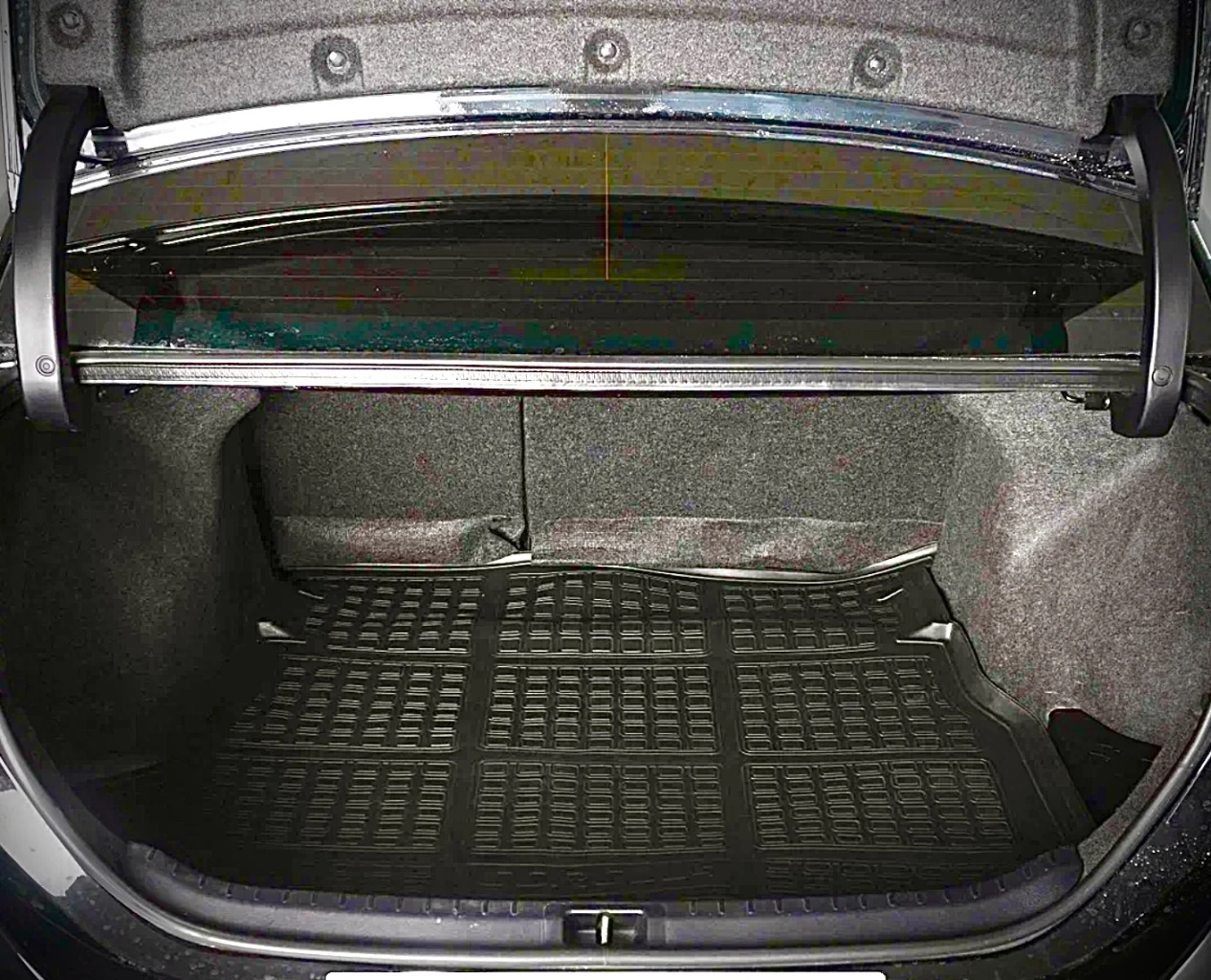 🚘продам toyota corolla 2013, 1.6 cvt, бензин, комплектация style, пробег 204 000км. 💰цена 1 380 000 руб. осмотр г. донецк, матвеев курган, покровское, таганрог. 📲+7 949 322-18-00. 3 владельца птс, из автосалона тойота центр, есть сервисная книжка. двигатель работает ровно, регулярная замена масла toyota, коробка переключается мягко, без пинков, обслуживал. кузов без ржавчины, обработал антикором. по подвеске все менялось вовремя. по опциям все необходимое есть: кондиционер, подогрев передних сидений, жк-дисплей, управление на руле, камера заднего вида, bluetooth, carplay установлен. вместительный багажник, 2 комплекта ковриков, 2 ключа, центральный замок, сигнализация, летняя и зимняя резина r16. по телефону расскажу подробнее. - фотография - 6