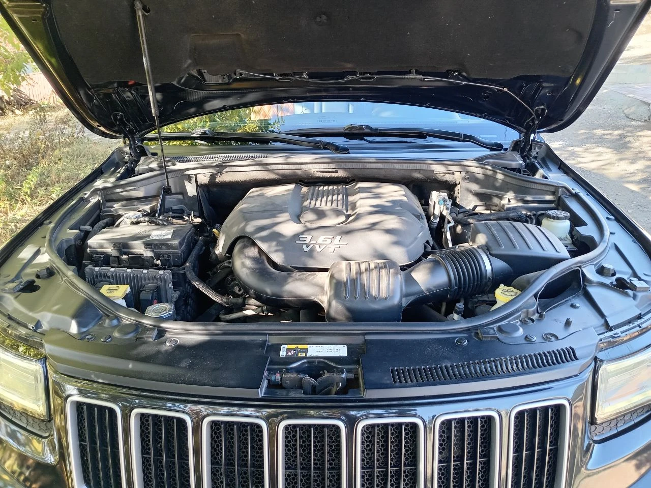 Джип гранд чероке 2013 года 3,6 бензин отличное состояние кузова без сколов, два комплекта резины, от хозяина - фотография - 9