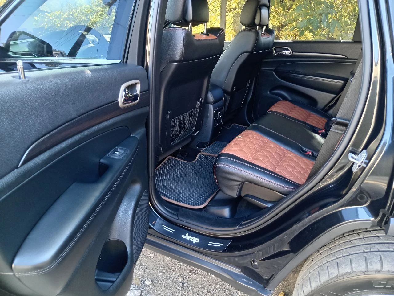 Джип гранд чероке 2013 года 3,6 бензин отличное состояние кузова без сколов, два комплекта резины, от хозяина - фотография - 5