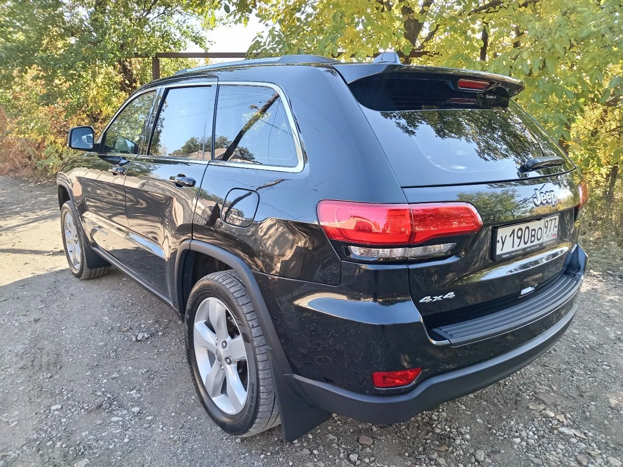 Джип гранд чероке 2013 года 3,6 бензин отличное состояние два комплекта резины, от хозяина +79591579661 цена 2150 - фотография - 3