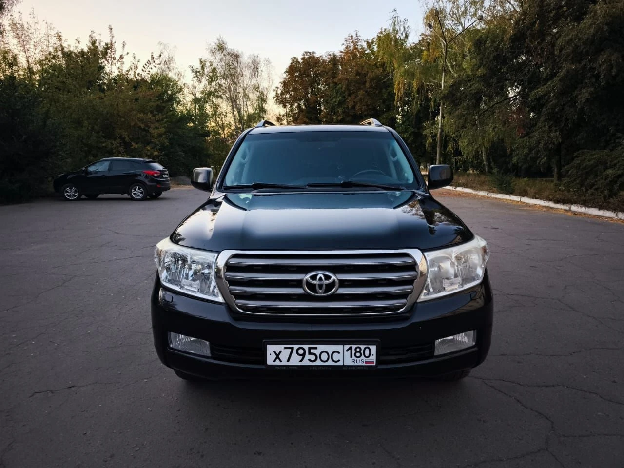 Toyota land cruiser 200. год выпуска 2011. двигатель 4.5л. дизель. пробег 340 тыс. км. комплект зимн... - фотография