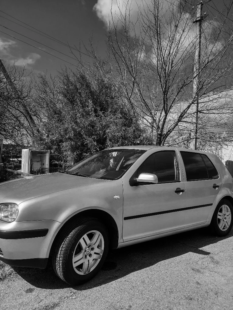 Продам личный volkswagen golf 4 1.6 16v, 2002г. авто в отличном состоянии без каких либо проблем, сел и поехал, двигатель коробка без нареканий, полностью обслужен, салон ухожен, в машине не курили, стоит хорошая музыка, за машиной следили, первый хозяин в рф, кондер печка на отлично, работает каждая кнопочка, крепкий оцинкованный кузов. покупатель будет доволен. 2 комплекта резины.590т. р торг у капота. звоните +79497150841 артём - фотография - 9