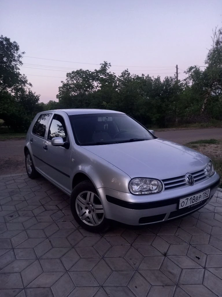 Продам личный volkswagen golf 4 1.6 16v, 2002г. авто в отличном состоянии без каких либо проблем, сел и поехал, двигатель коробка без нареканий, полностью обслужен, салон ухожен, в машине не курили, стоит хорошая музыка, за машиной следили, первый хозяин в рф, кондер печка на отлично, работает каждая кнопочка, крепкий оцинкованный кузов. покупатель будет доволен. 2 комплекта резины.590т. р торг у капота. звоните +79497150841 артём - фотография - 10